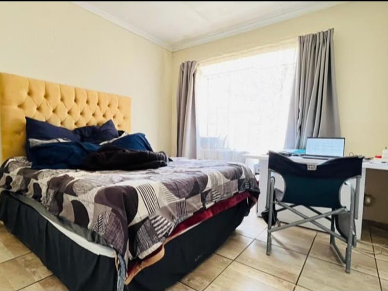 THREE BEDROOMS AND TWO BATHROOMS - Photo 9