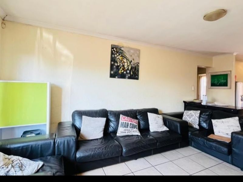 THREE BEDROOMS AND TWO BATHROOMS - Photo 8