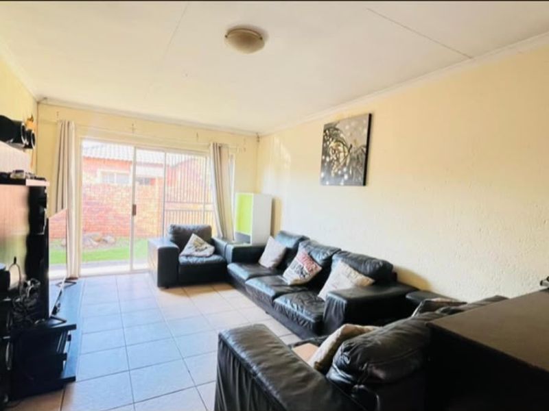 THREE BEDROOMS AND TWO BATHROOMS - Photo 7
