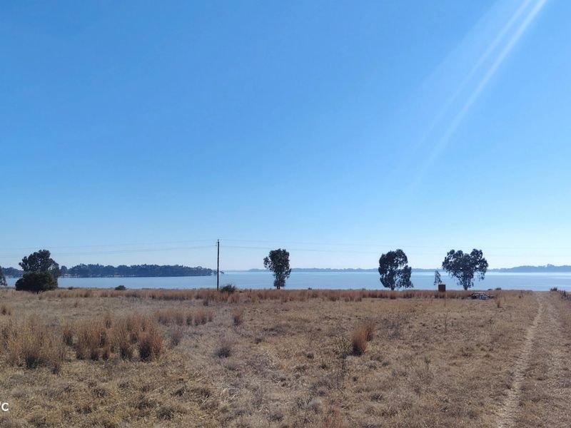 33.9 Hectare farm with Vaal Dam access with endless potential - Photo 1