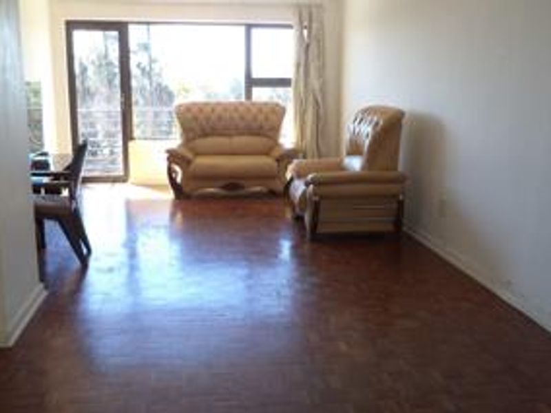Chic Edenvale Flat with Balcony and Secure Parking - Photo 3