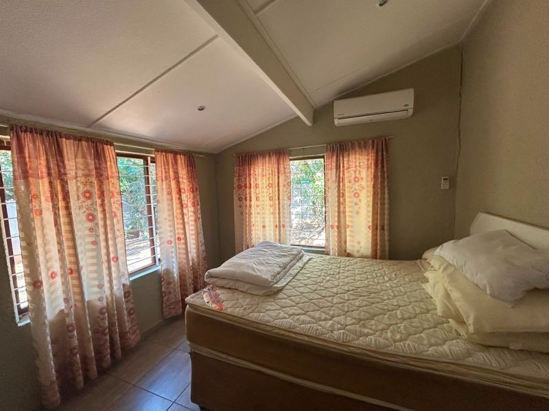Exceptional 5-Bedroom Home with Two Flatlets – Prime Investment Opportunity in Glenmore - Photo 10