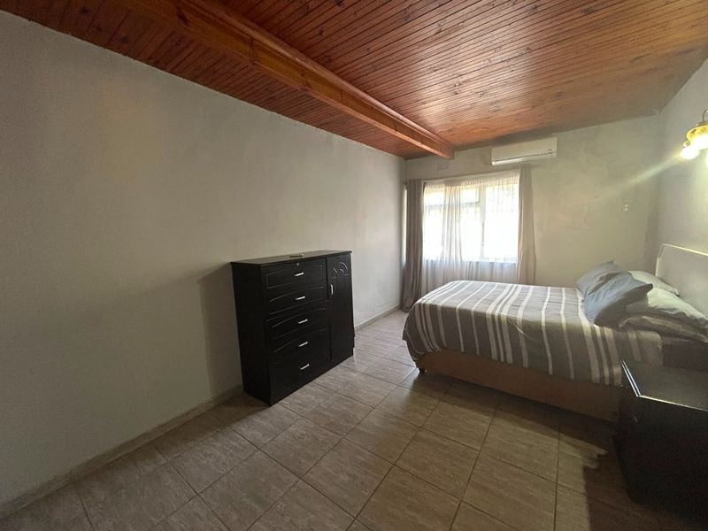 Exceptional 5-Bedroom Home with Two Flatlets – Prime Investment Opportunity in Glenmore - Photo 7