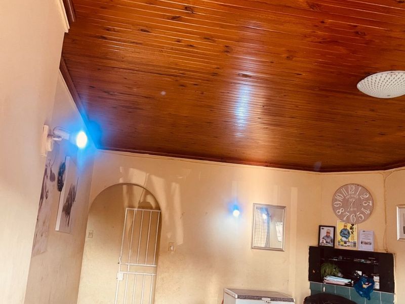 Income-Generating Investment Property – Earning R22,000 per Month - Photo 4