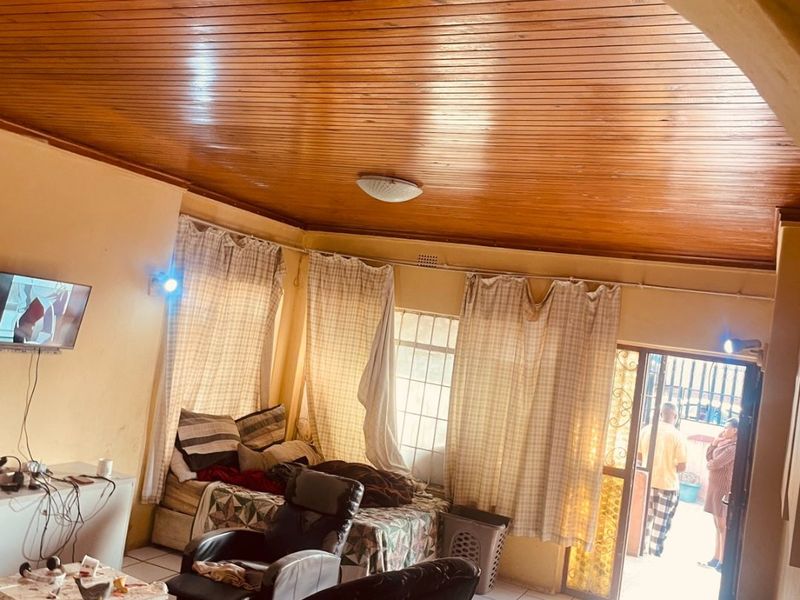Income-Generating Investment Property – Earning R22,000 per Month - Photo 3