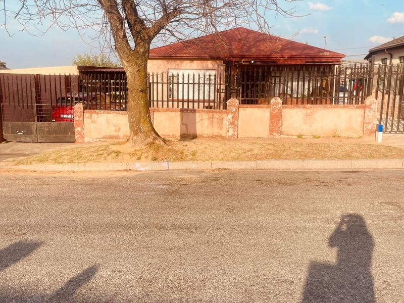 Income-Generating Investment Property – Earning R22,000 per Month - Photo 2