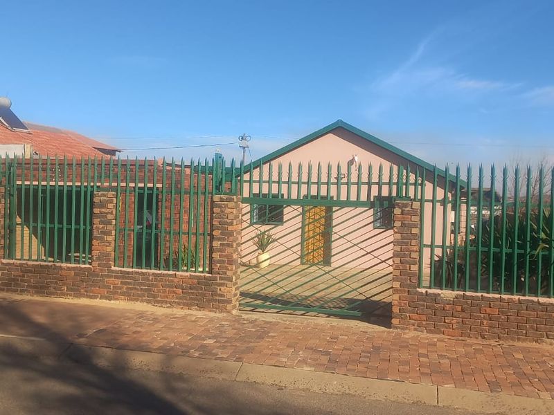 Investment or Extended Family Residence – Priced for a Quick Sale - Photo 2