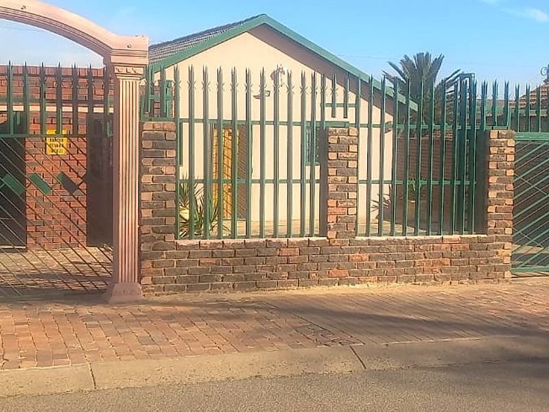 Investment or Extended Family Residence – Priced for a Quick Sale - Photo 1