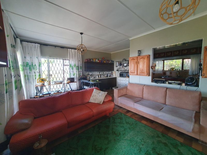 4-Bedroom Family Home with Stunning Sea Views in Port Edward - Photo 8