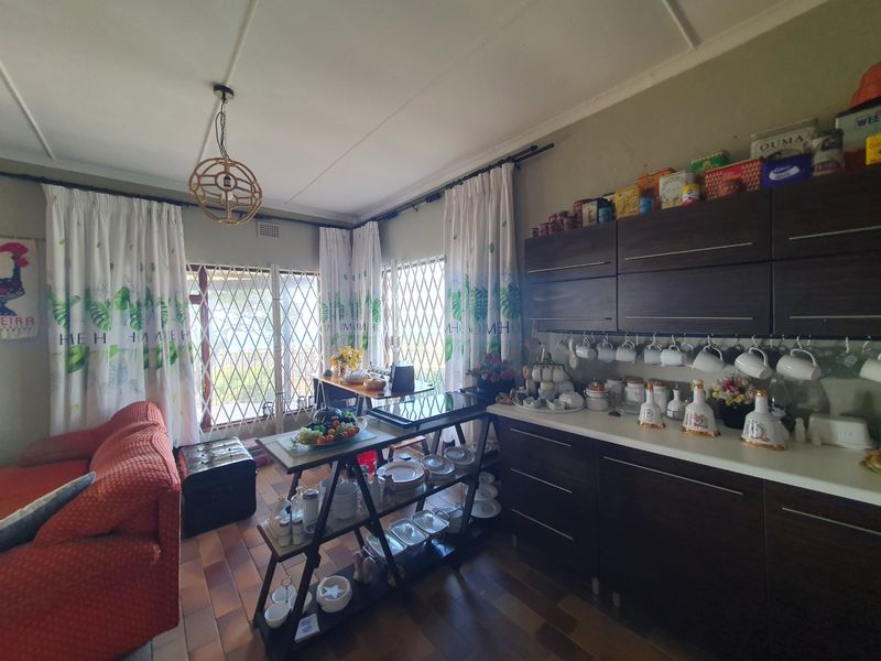 4-Bedroom Family Home with Stunning Sea Views in Port Edward - Photo 9