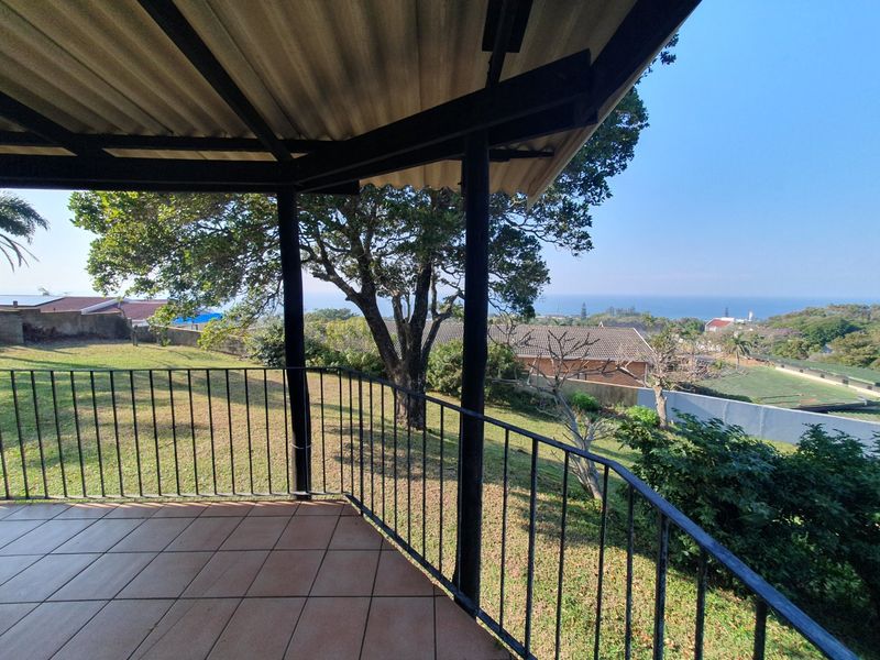 4-Bedroom Family Home with Stunning Sea Views in Port Edward - Photo 6
