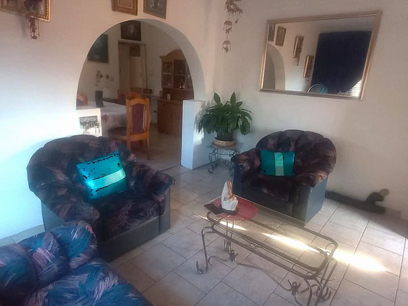 Cozy 3 Bedroom Home including a Flatlet – Lenasia Ext. 5 - Photo 6