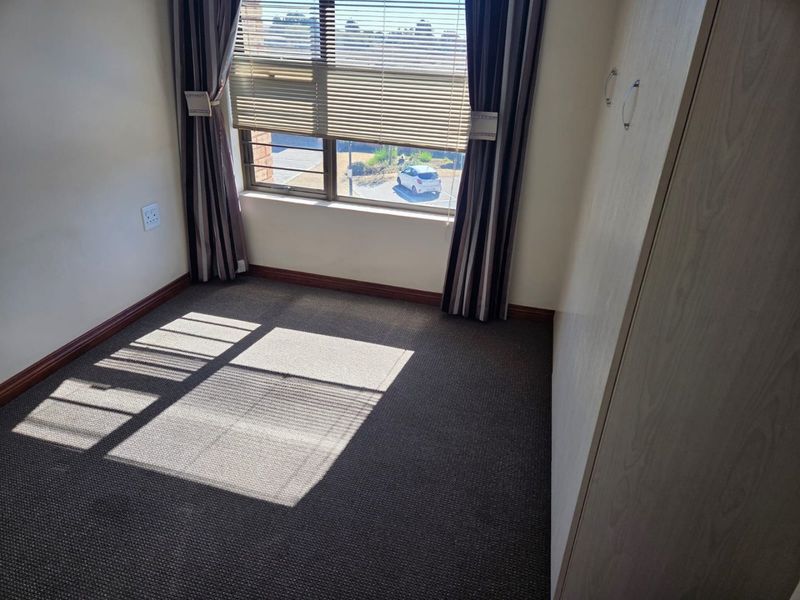 SPACIOUS 2 BEDROOM APARTMENT IN A SOUGHT-AFTER ESTATE FOR OVER 50s - Photo 10