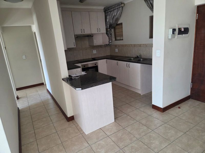 SPACIOUS 2 BEDROOM APARTMENT IN A SOUGHT-AFTER ESTATE FOR OVER 50s - Photo 9