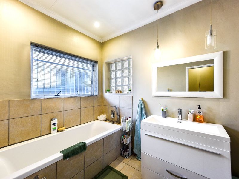 Modern & Secure Single-Level Living in Silver Lakes Golf Estate - Photo 8