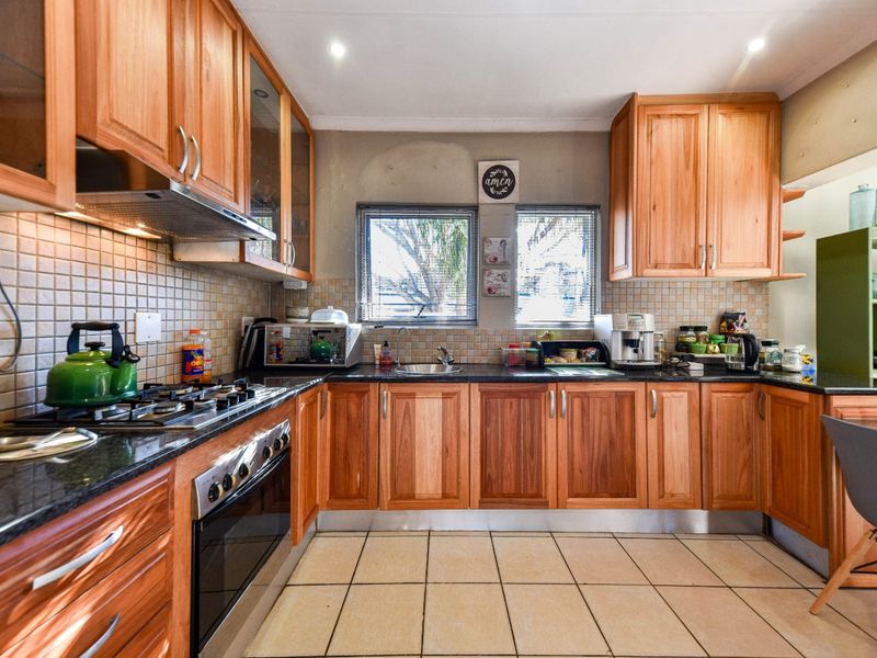 Modern & Secure Single-Level Living in Silver Lakes Golf Estate - Photo 6