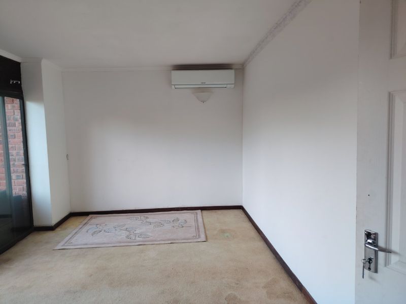 Spacious 3-Bedroom Upstairs Cottage to Let – Waterfall - Photo 10