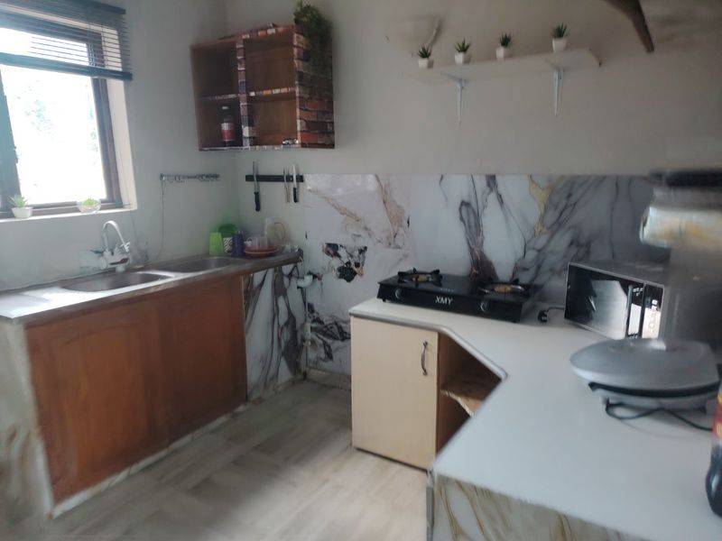 Spacious 3-Bedroom Upstairs Cottage to Let – Waterfall - Photo 8