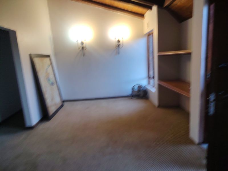 Spacious 3-Bedroom Upstairs Cottage to Let – Waterfall - Photo 5