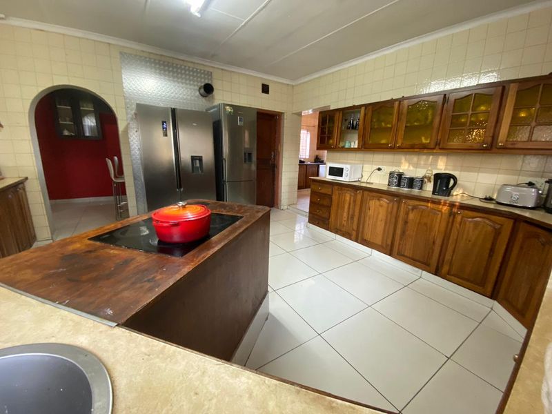 5 Bedroom house for sale - Photo 4