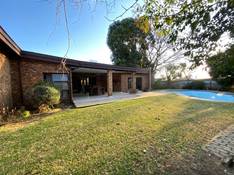 5 Bedroom house for sale - Photo 1