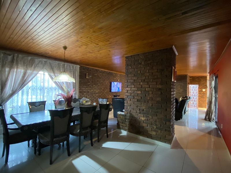 5 Bedroom house for sale - Photo 9