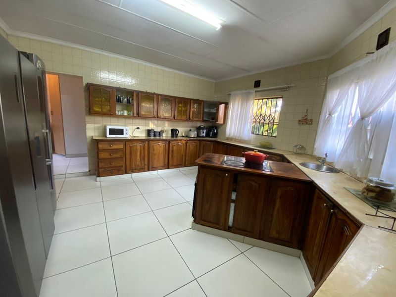 5 Bedroom house for sale - Photo 5