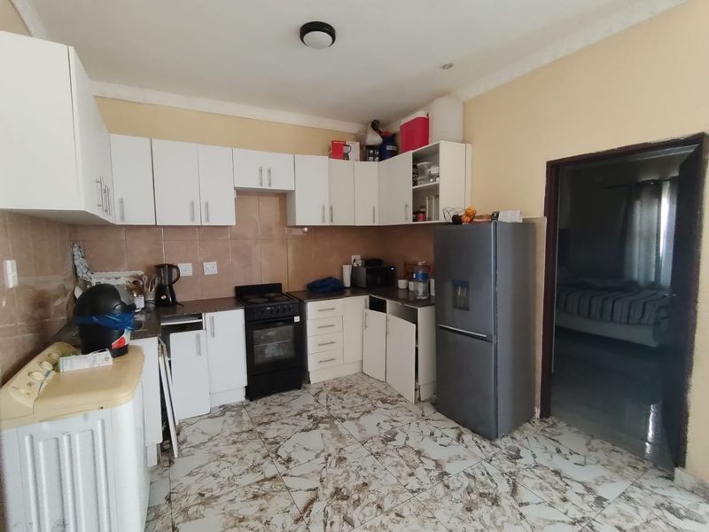 Modern 3 Bedroom apartment for rent in Brighton Beach R11,500pm - Photo 5