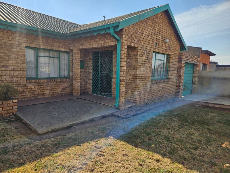 4 bedroom house for sale  - Photo 1