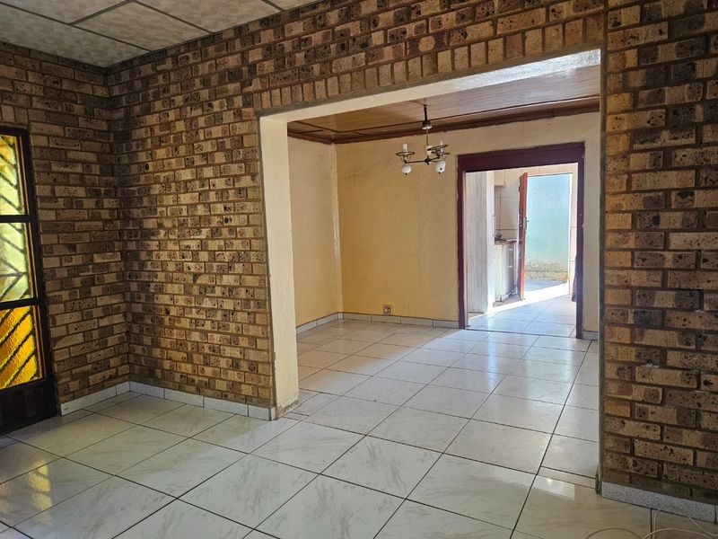 4 bedroom house for sale  - Photo 8