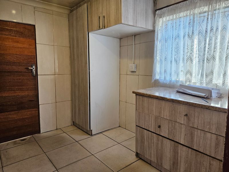 4 bedroom house for sale  - Photo 4