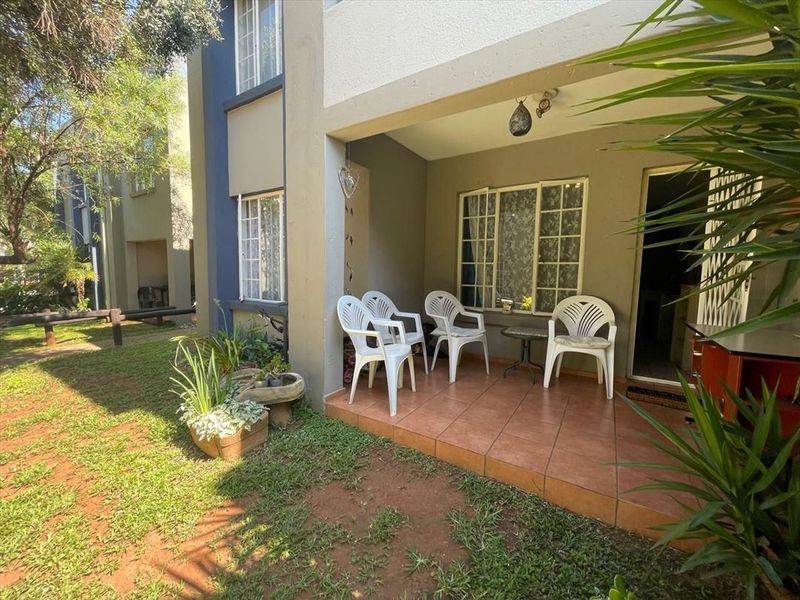 Charming Home with Sparkling Pool - Photo 3