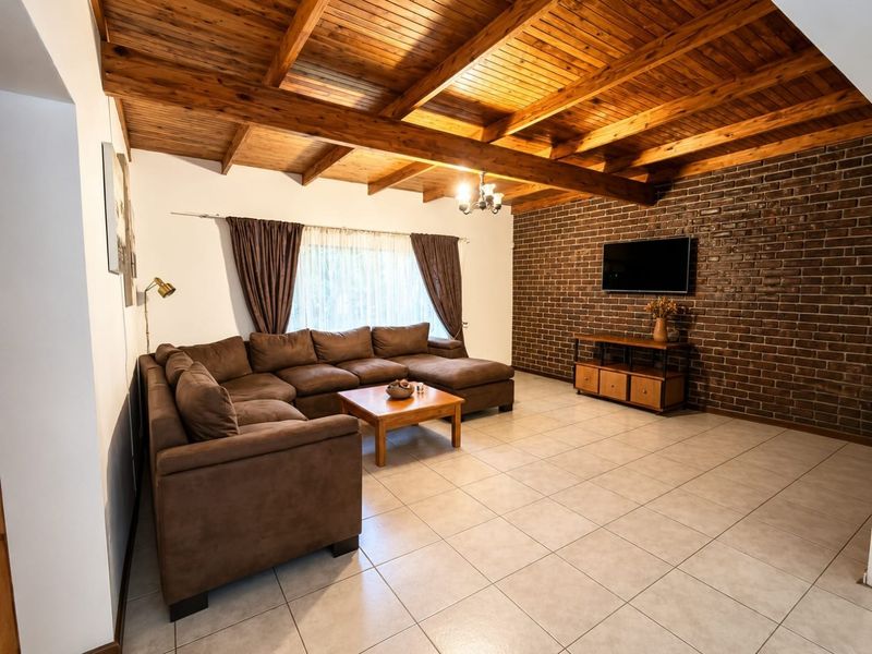 5 Bedroom House for sale in Murrayfield - Photo 10