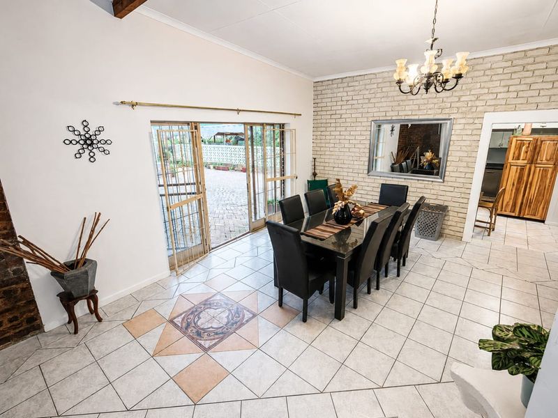 5 Bedroom House for sale in Murrayfield - Photo 9