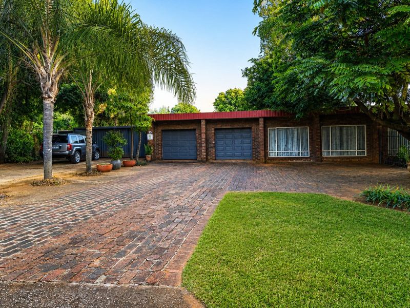 5 Bedroom House for sale in Murrayfield - Photo 2