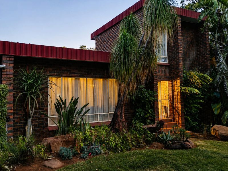5 Bedroom House for sale in Murrayfield - Photo 1