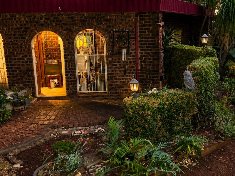 5 Bedroom House for sale in Murrayfield - Photo 4