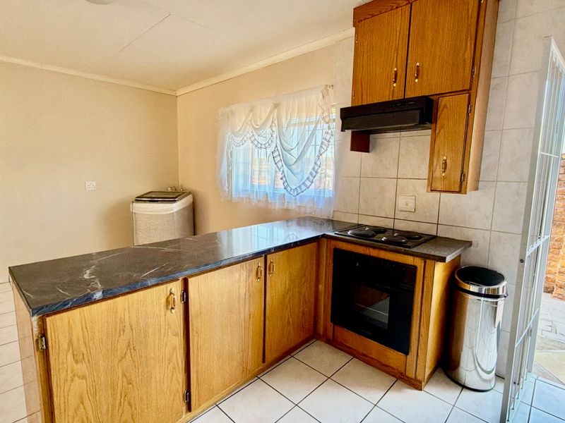 Charming Family Home in Doringkruin with Secure Living - Photo 6