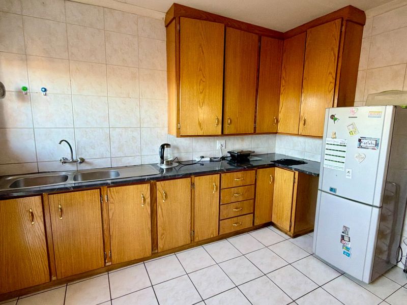 Charming Family Home in Doringkruin with Secure Living - Photo 5