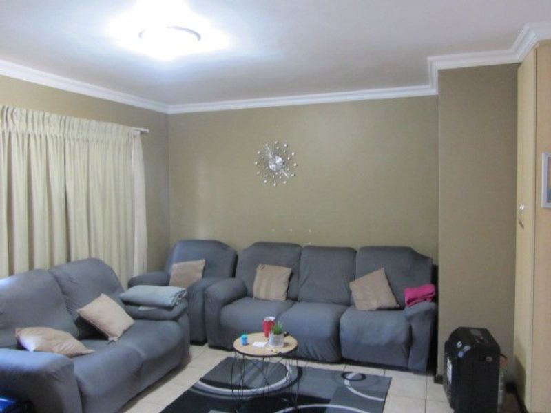 Popular move in ready ground floor unit - Photo 5