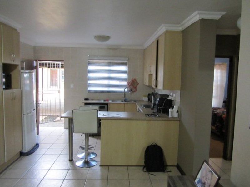 Popular move in ready ground floor unit - Photo 9