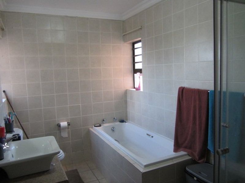 Popular move in ready ground floor unit - Photo 7