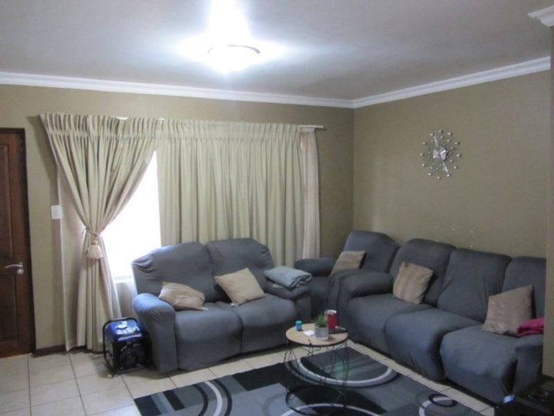 Popular move in ready ground floor unit - Photo 4