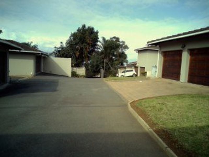 Townhouse on the ridge in Amanzimtoti - Photo 1