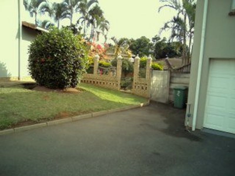 Townhouse on the ridge in Amanzimtoti - Photo 2