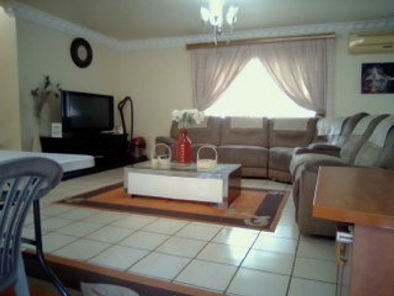 Townhouse on the ridge in Amanzimtoti - Photo 8