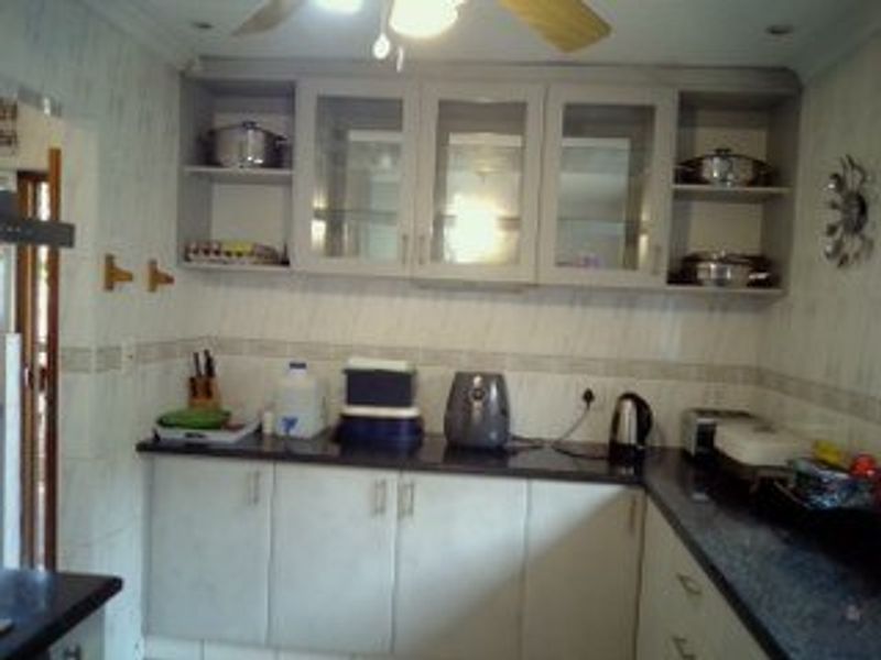 Townhouse on the ridge in Amanzimtoti - Photo 7