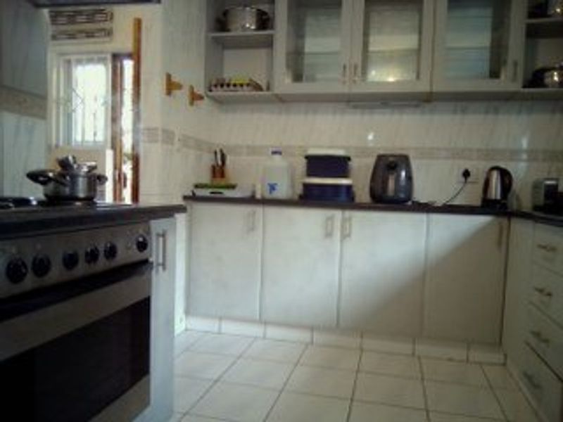 Townhouse on the ridge in Amanzimtoti - Photo 6