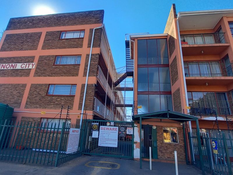 2 Bed Apartment in Benoni Central for Sale - Photo 1
