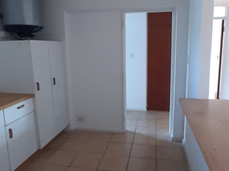 SPACIOUS APARTMENT WITH BALCONY, GARAGE AND RELIABLE LONG TERM TENANT - ANTON BENNING - Photo 5